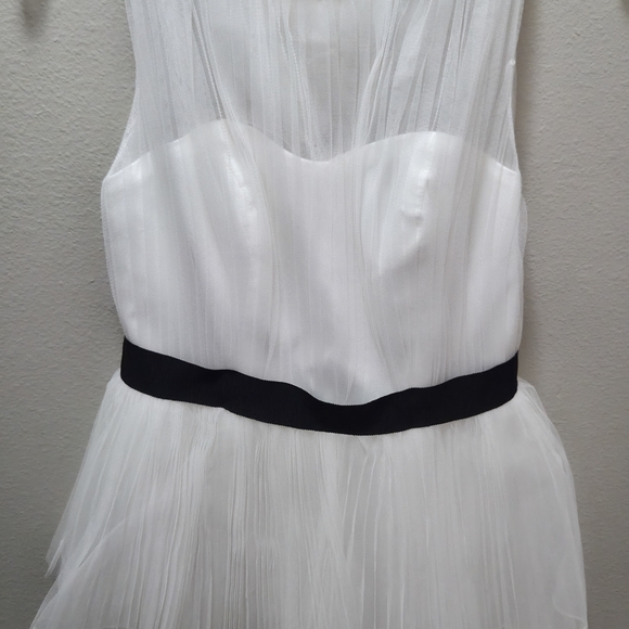 White by Vera Wang Elegant Sleeveless Short Wedding Dress - Picture 5 of 7